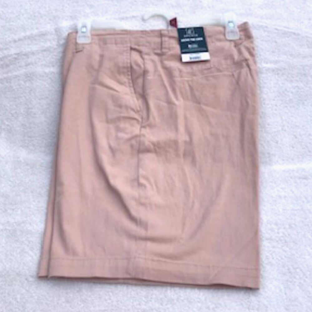 Size: 30 Above the Knee Casual or Dress Shorts . New w/ Tags